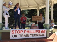 Mayor Burns sharing the story of Mosier at a rally. Santa Maria, California. Protesting to stop a rail expansion at Phillips 66 Refinery (Photo by Robin Abcarian).