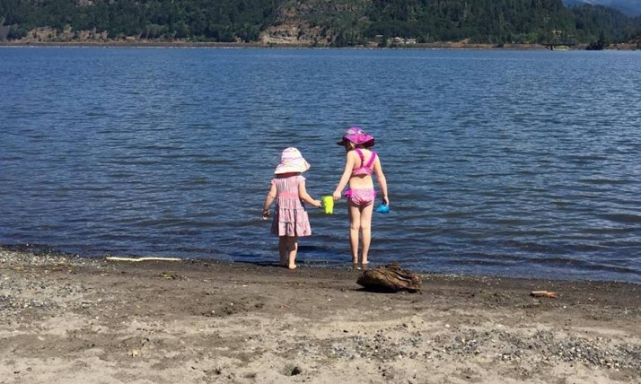 Kids on the Columbia River, photo by Lauren Goldberg