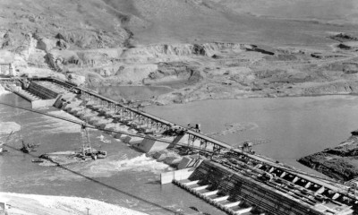 , Base of the dam in 1938, Construction of the Grand Coulee Dam.