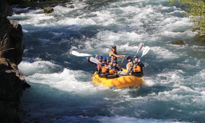 staff teambuilding rafting the white salmon river, photo by _0.JPG 
