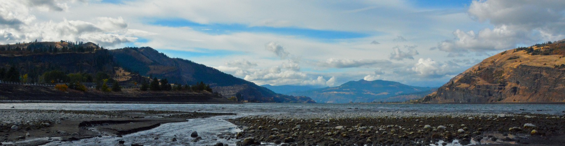 Olivia_Gorge_from_Mosier view of the Columbia River from Mosier
